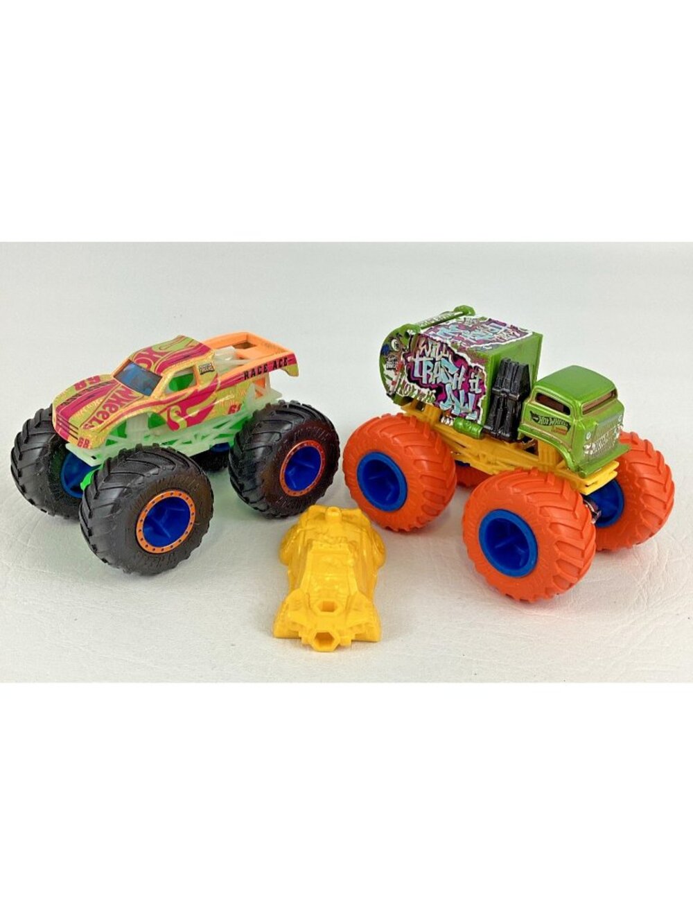 Hot Wheels Monster Truck Race Ace Will Trash It Connect Crash Car 1:64 Diecast